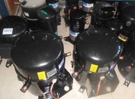 活塞式制冷压缩机的部件组装_油泵和排气阀组的组装